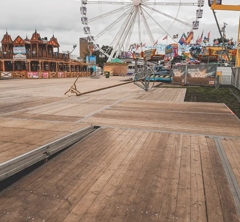 Planchers de tente en bois chez GBS Tenten