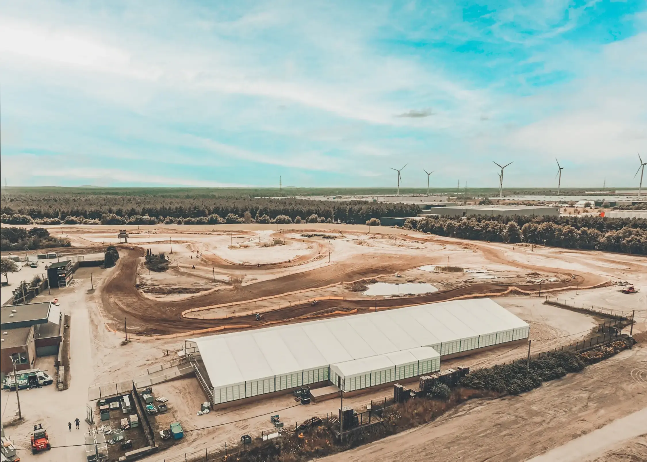 Vous avez un événement en perspective ? Racontez-nous ce dont vous avez besoin. Nous nous occupons de l'installation parfaite de la tente et faisons de votre fête ou événement un succès.