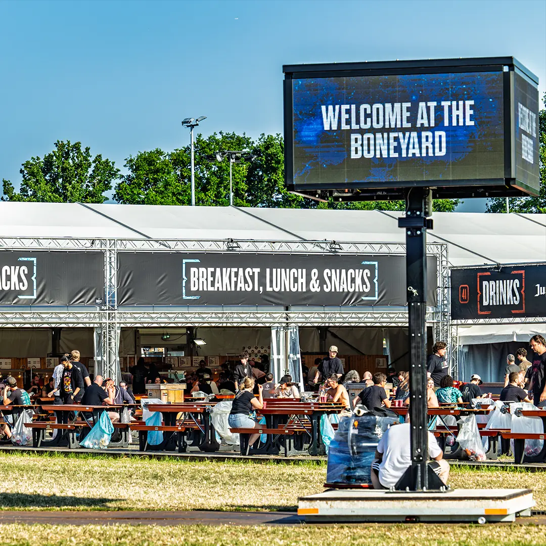 + 7000m² aan vloeren op Graspop door GBS Tenten