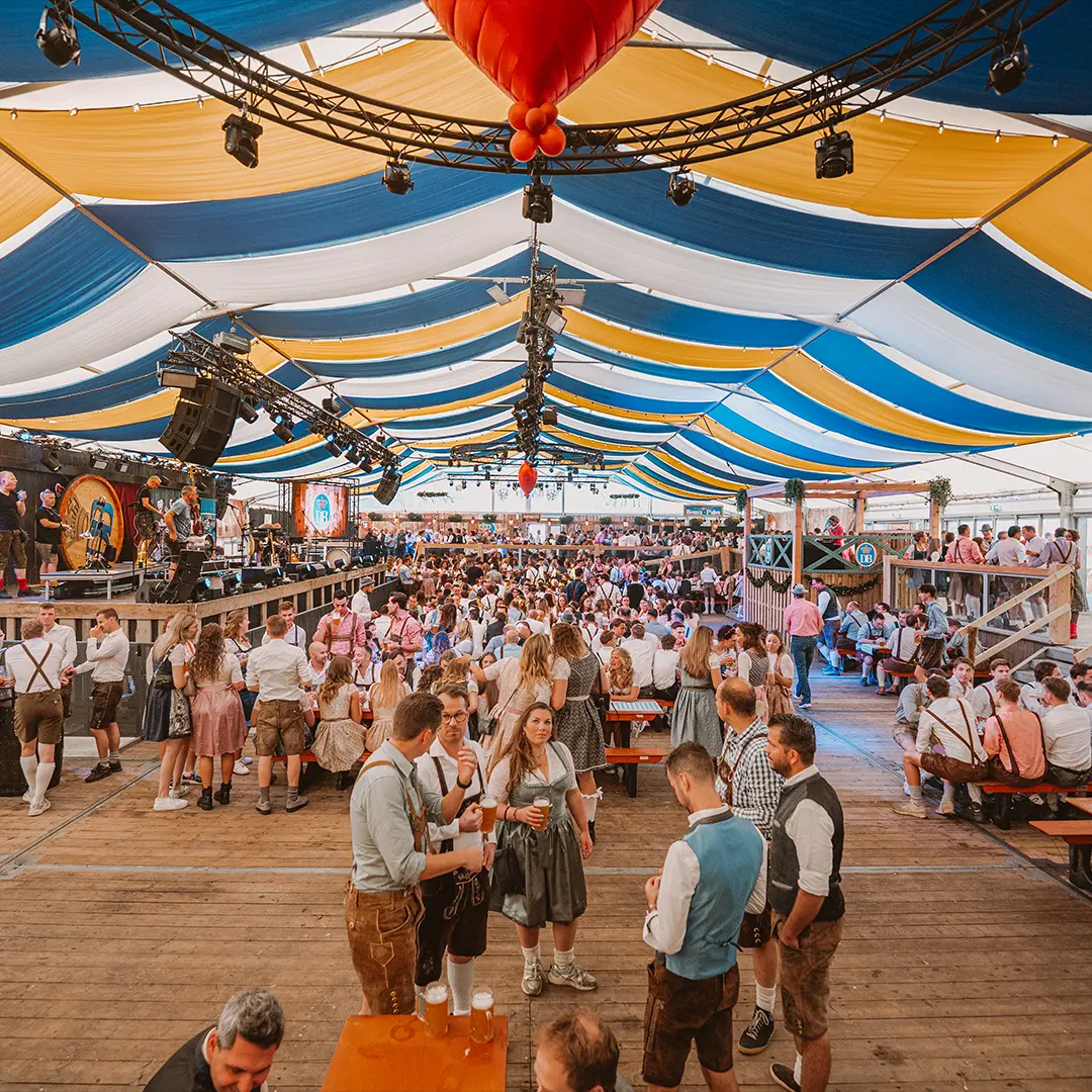 + 2 000m² tenten - Oktoberfest Soerendonk