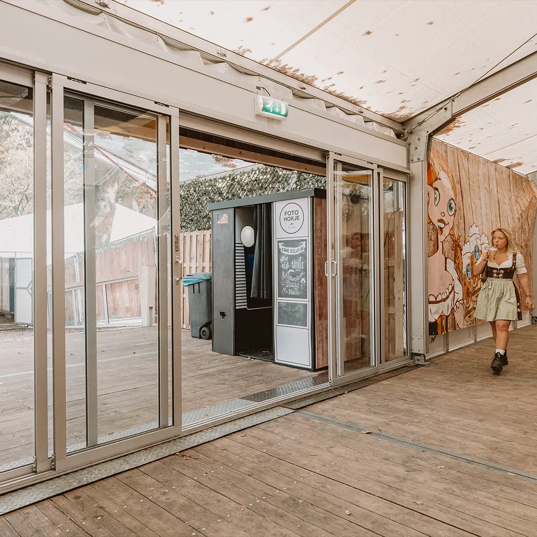 Verscheidene aanbouwen door GBS Tenten