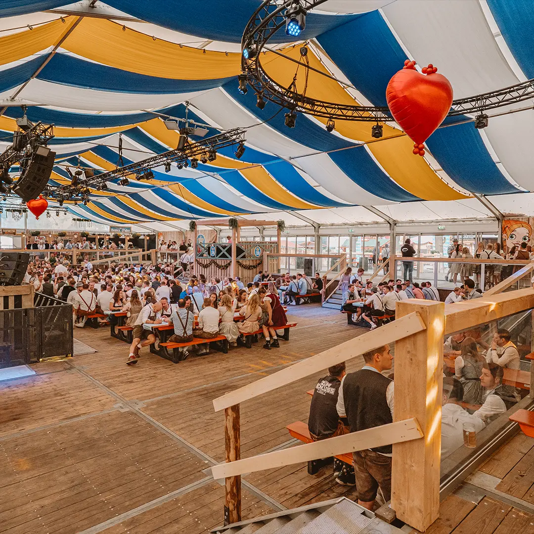Voorzien van splitlevel in de hoofdtent