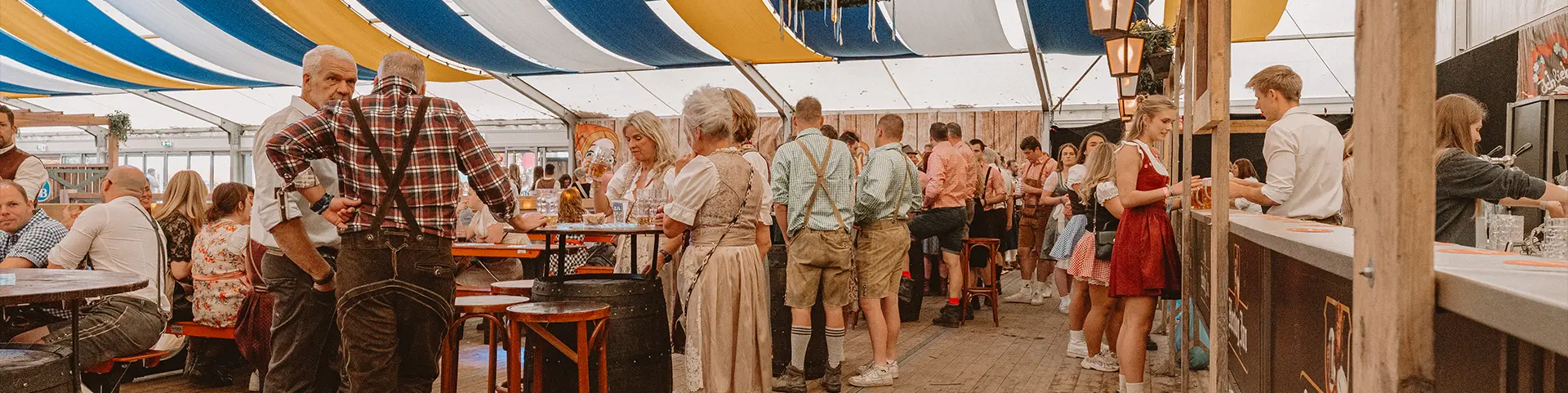 Feesttent met glazen afwerking door GBS Tenten